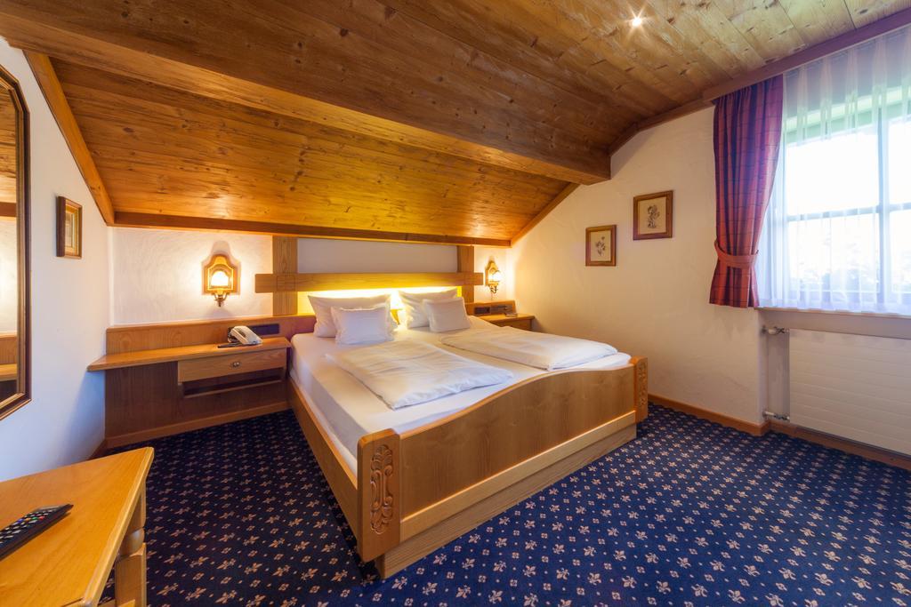 Hotel Alpina Hagnau Pokoj fotografie