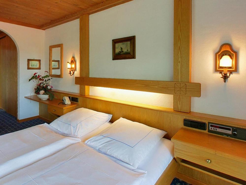 Hotel Alpina Hagnau Pokoj fotografie